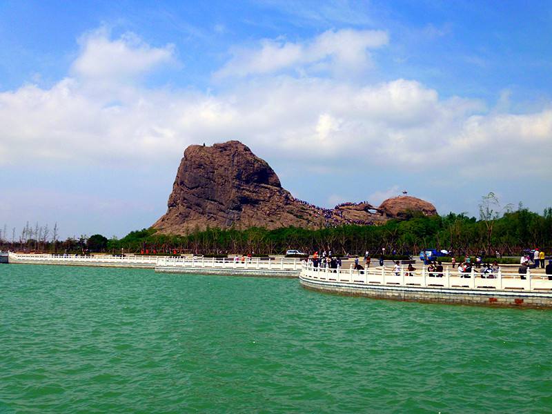 营口的一个市辖区,名字独特易弄错,风景优美物价低,可养老